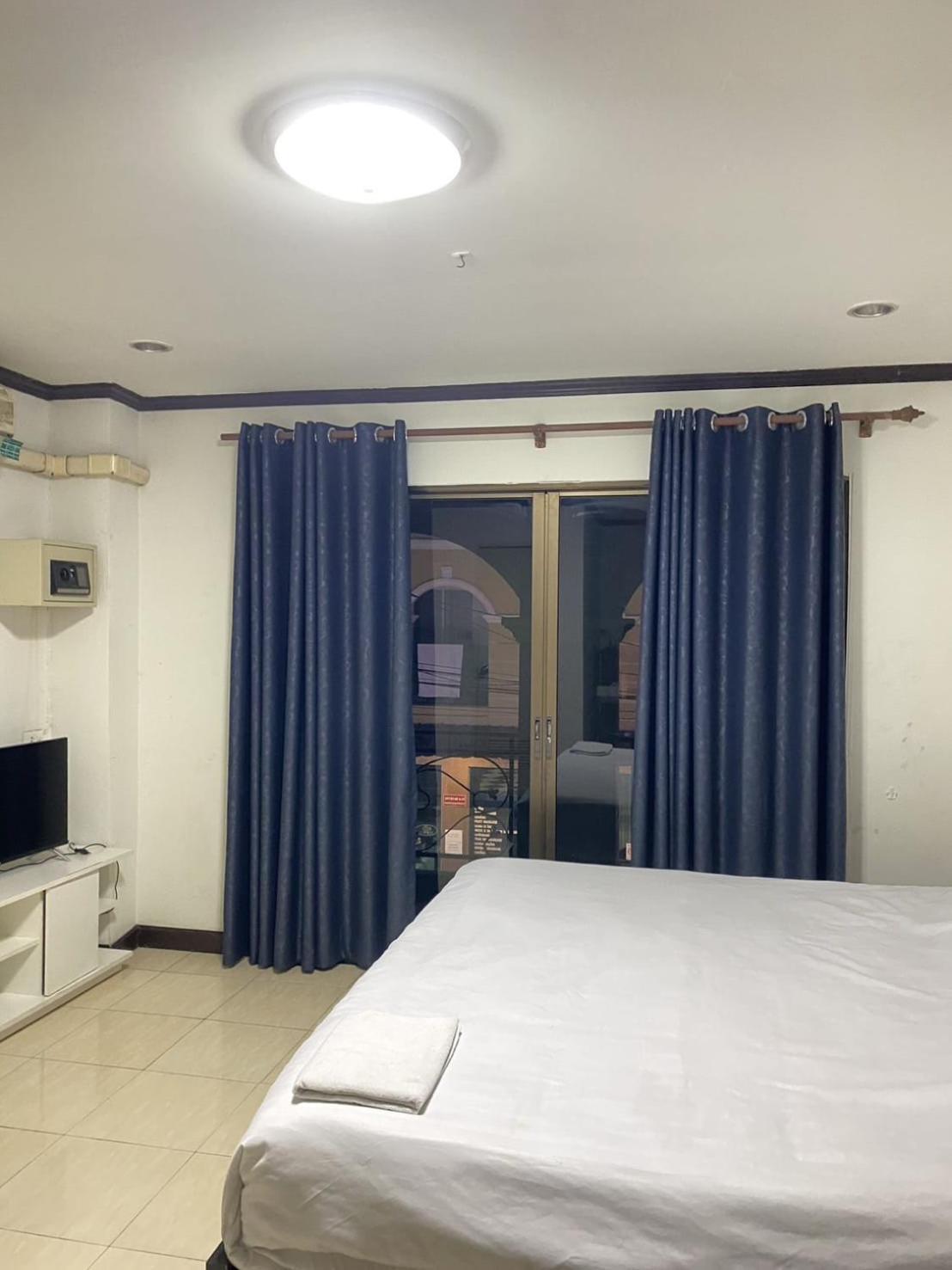 Budget Inn Pattaya Buitenkant foto
